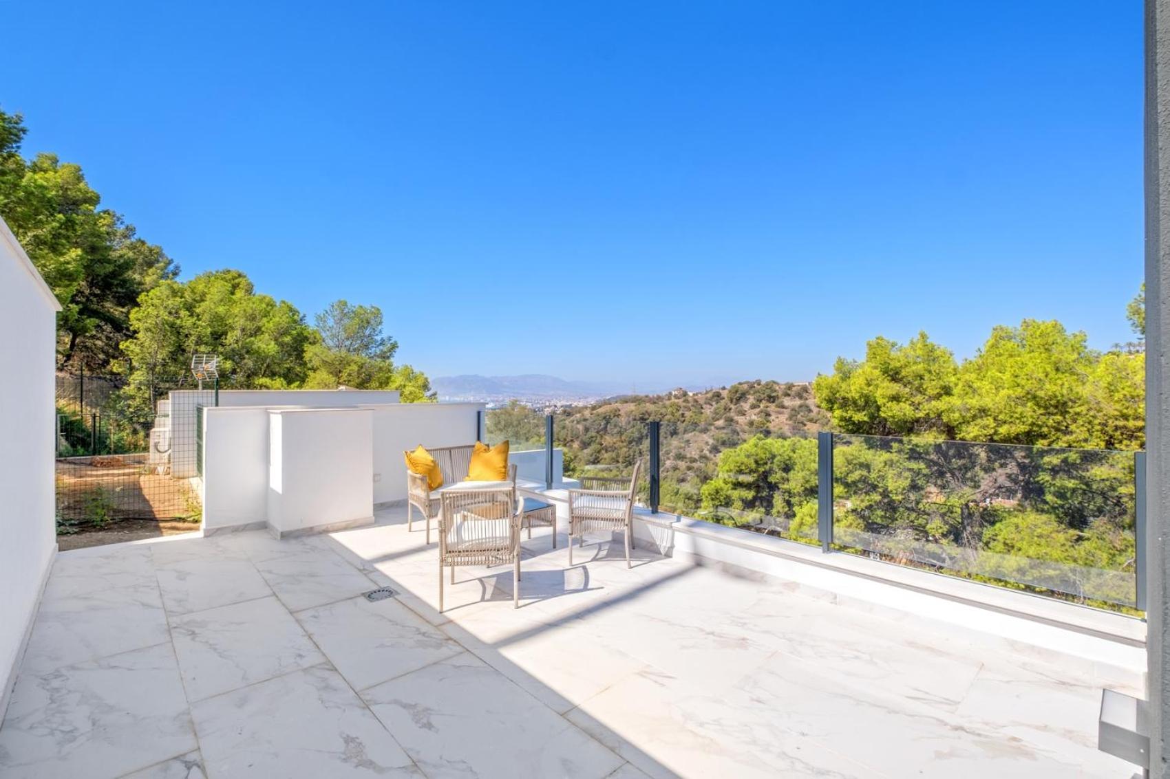 Villas Pinares De San Anton - Sea, City, Mountain, Views Malaga Bagian luar foto