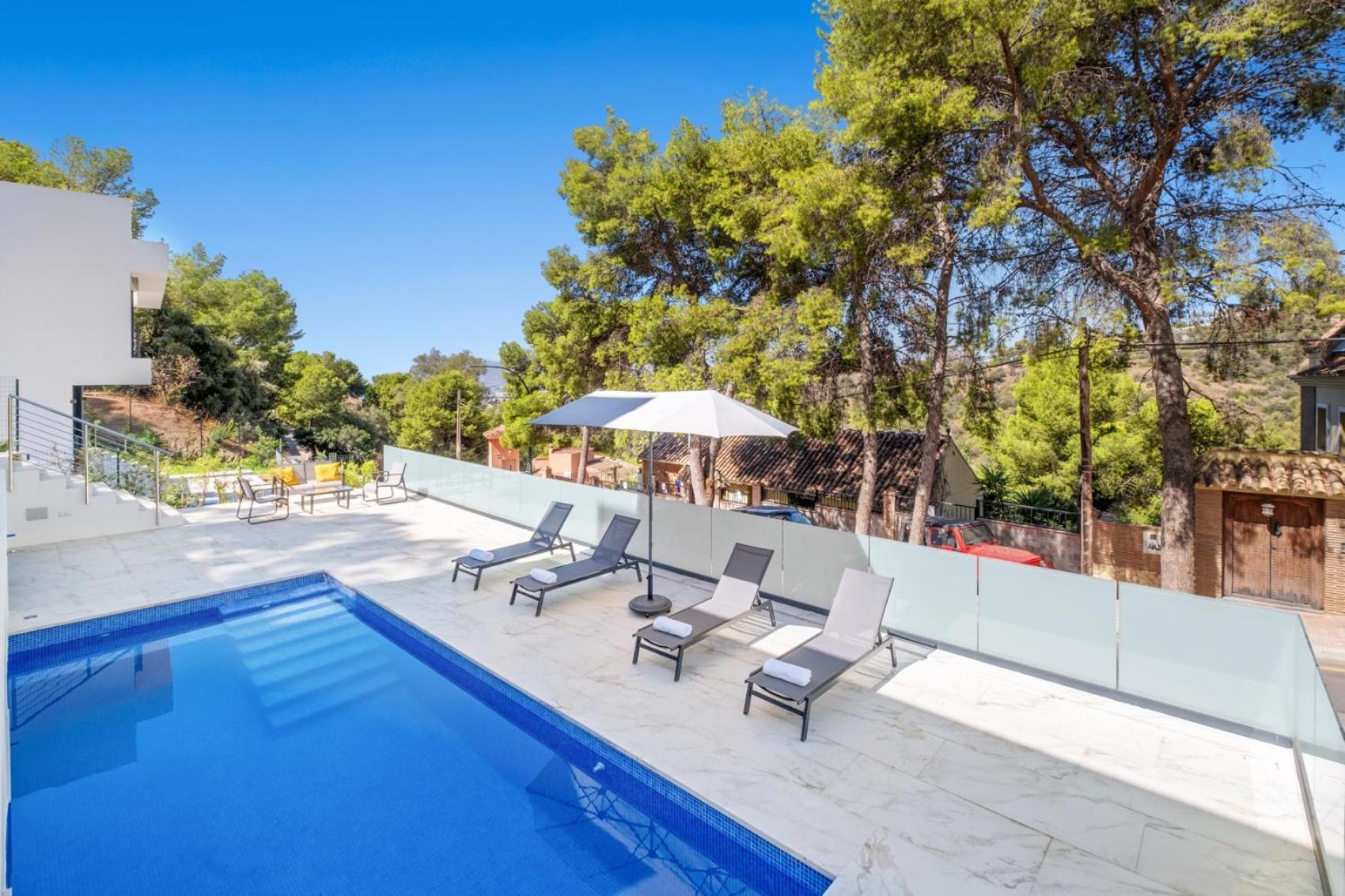 Villas Pinares De San Anton - Sea, City, Mountain, Views Malaga Bagian luar foto