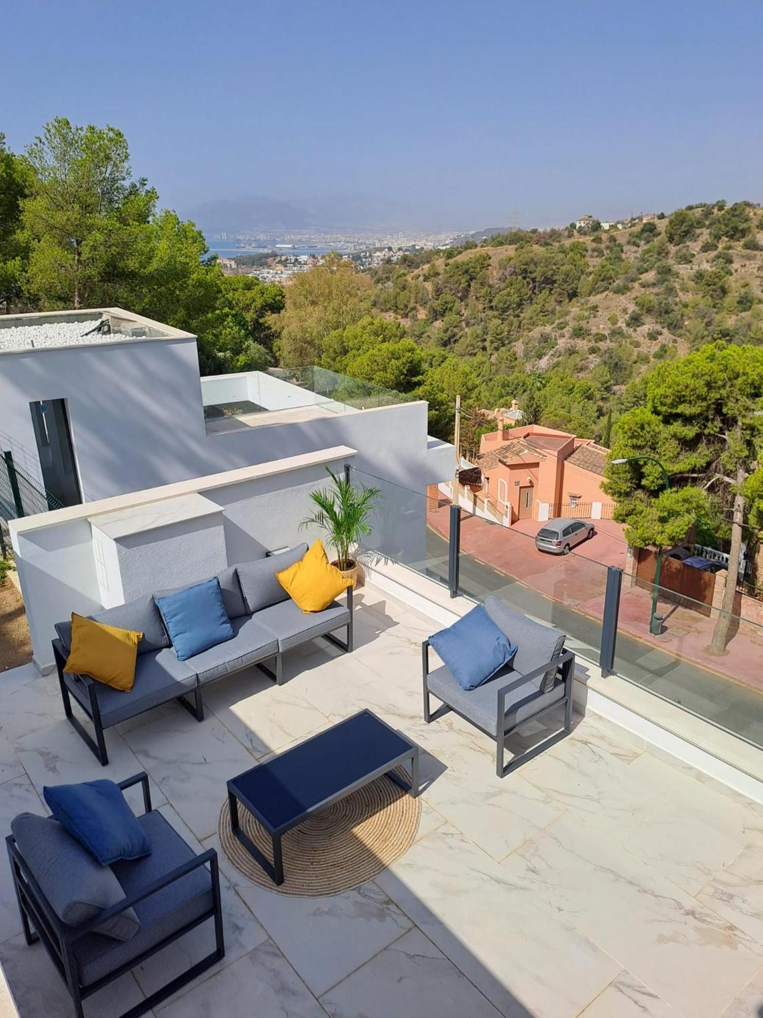 Villas Pinares De San Anton - Sea, City, Mountain, Views Malaga Bagian luar foto