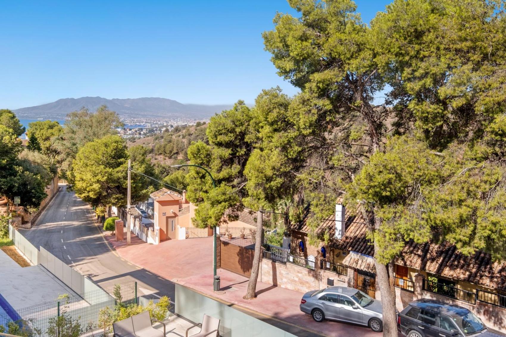 Villas Pinares De San Anton - Sea, City, Mountain, Views Malaga Bagian luar foto